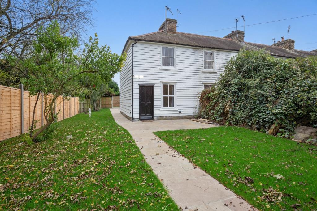 2 bed Detached for rent in Chigwell. From Portico - Woodford