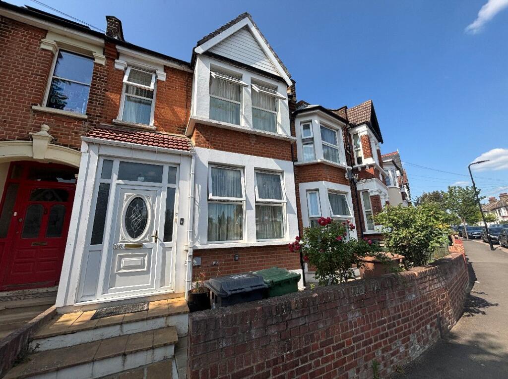 1 bed Detached for rent in Chingford. From Portico - Woodford 1 bed Detached for rent in Chingford. From Portico - Woodford