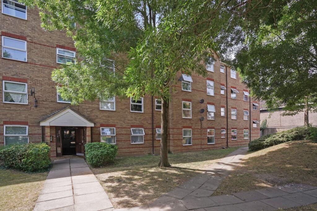 2 bed 1st Floor Flat for rent in Loughton. From Portico - Woodford