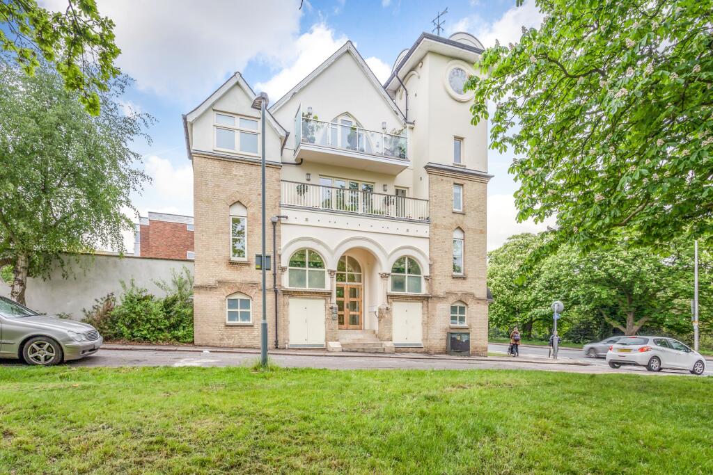 2 bed 1st Floor Flat for rent in Woodford. From Portico - Woodford