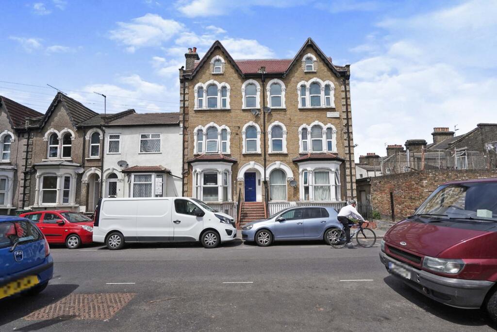 1 bed 1st Floor Flat for rent in Walthamstow. From Portico - Woodford