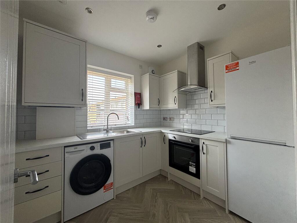 2 bed 1st Floor Flat for rent in Wanstead. From Portico - Woodford