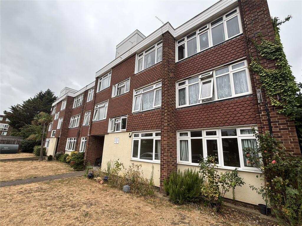2 bed 1st Floor Flat for rent in London. From Portico - Woodford