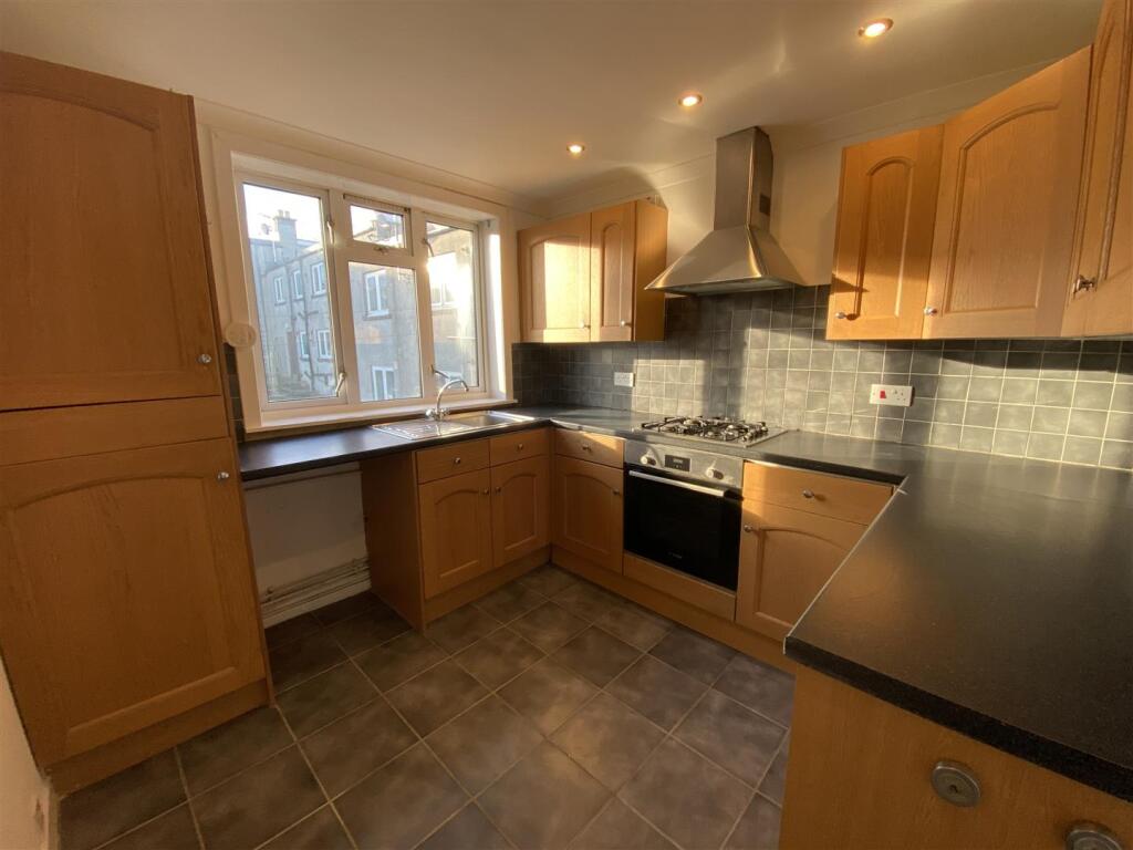 3 bed 1st Floor Flat for rent in Perth. From Premier Properties Perth - Perth