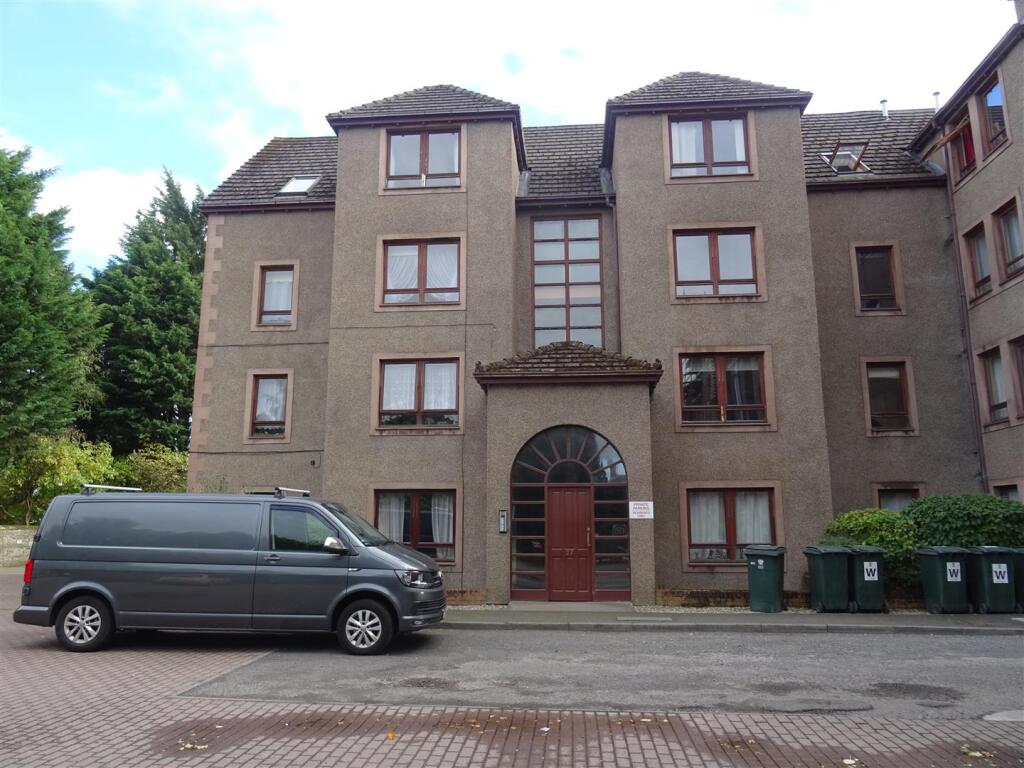 2 bed 1st Floor Flat for rent in Perth. From Premier Properties Perth - Perth
