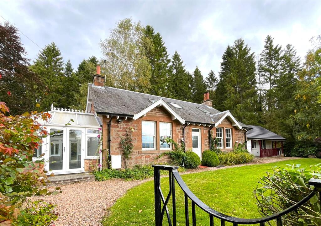 5 bed Cottage for rent in Bridge of Earn. From Premier Properties Perth - Perth