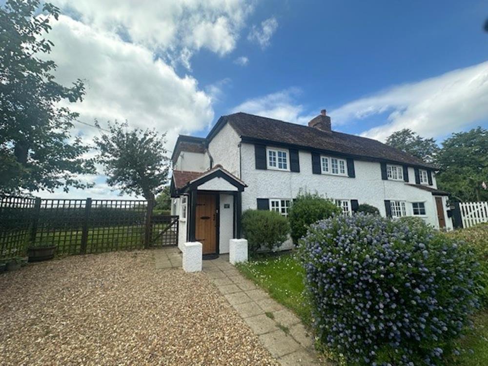 4 bed Cottage for rent in Renhold. From Price Wallace - Bedford