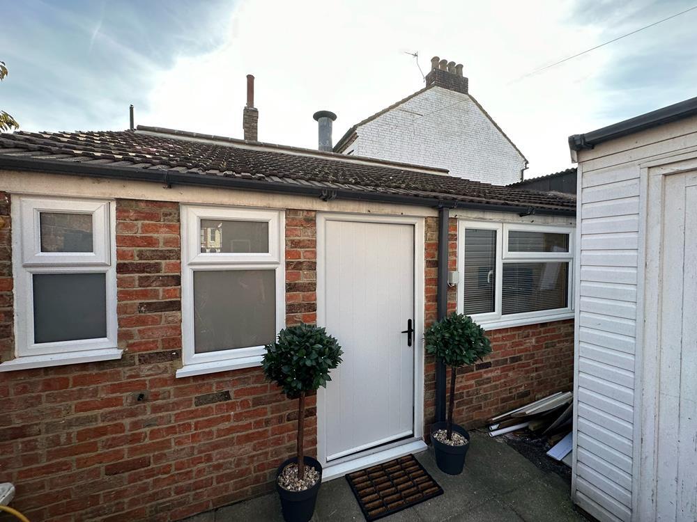 4 bed Studio for rent in Bedford. From Price Wallace - Bedford
