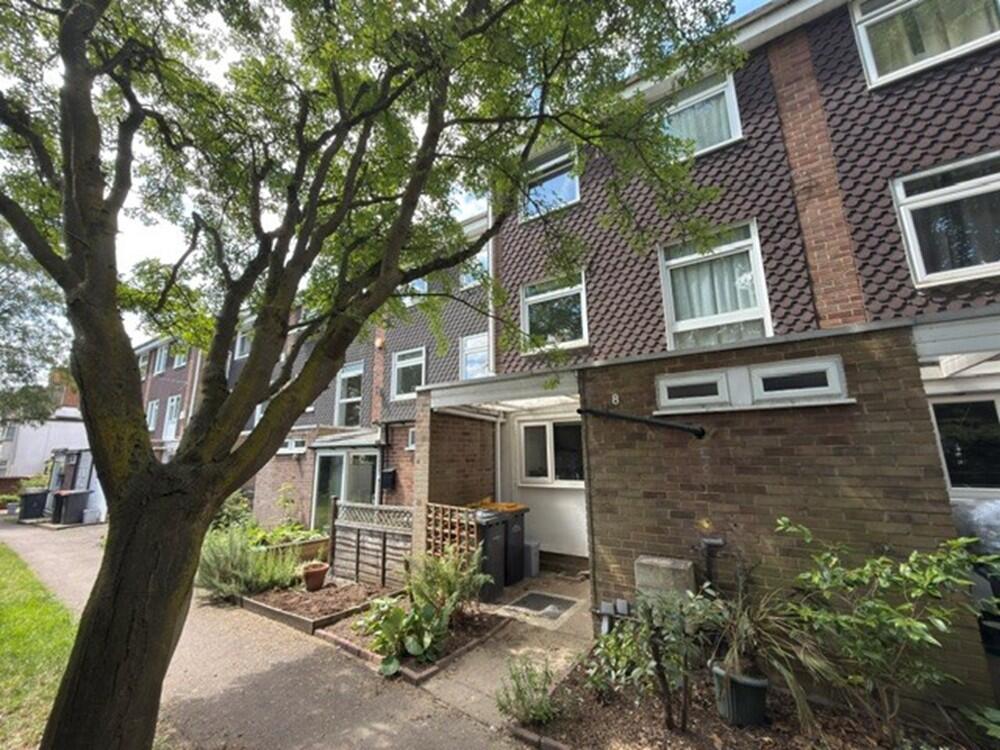 3 bed Town House for rent in Bedford. From Price Wallace - Bedford