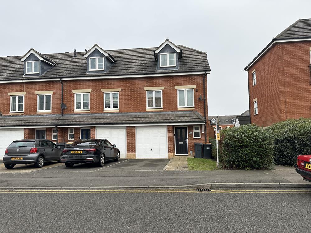 3 bed Town House for rent in Bedford. From Price Wallace - Bedford