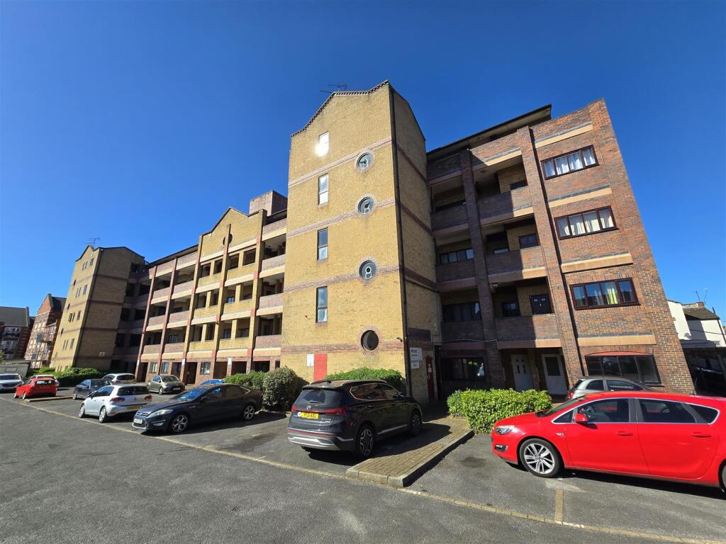 2 bed Apartment for rent in Northampton. From Prime Choice Ltd - Rushden