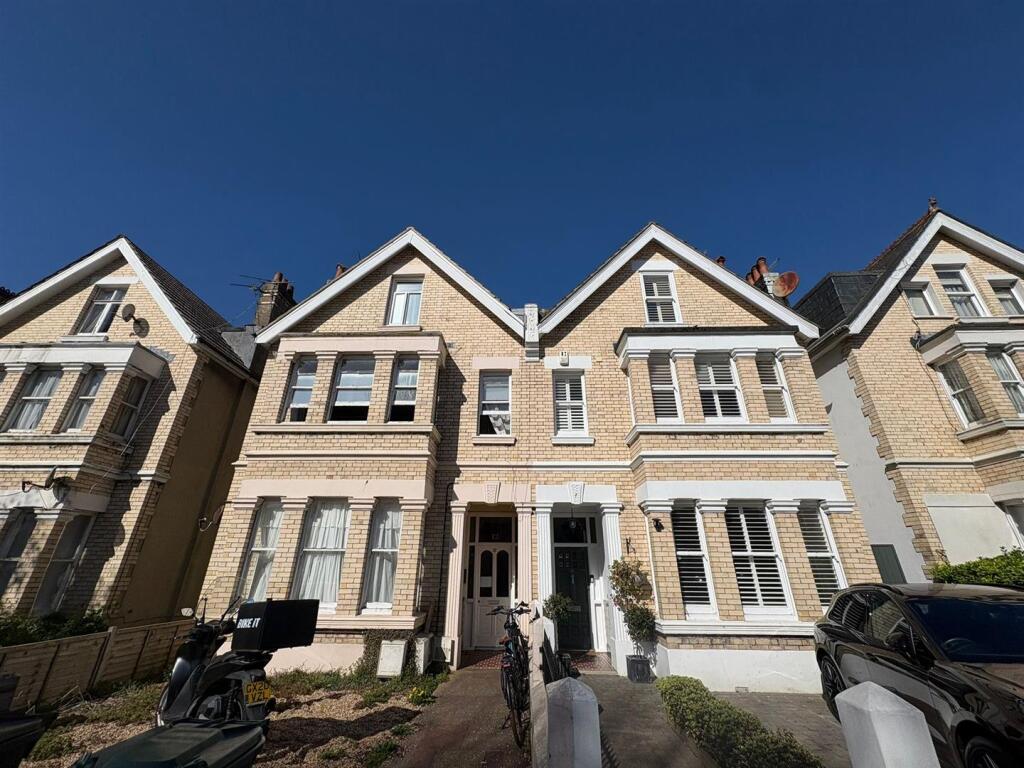 2 bed 1st Floor Flat for rent in Portslade-by-Sea. From Priors - Hove