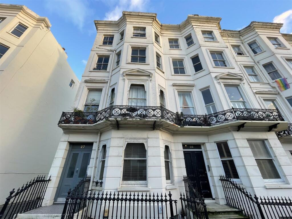 1 bed 1st Floor Flat for rent in Brighton and Hove. From Priors - Hove