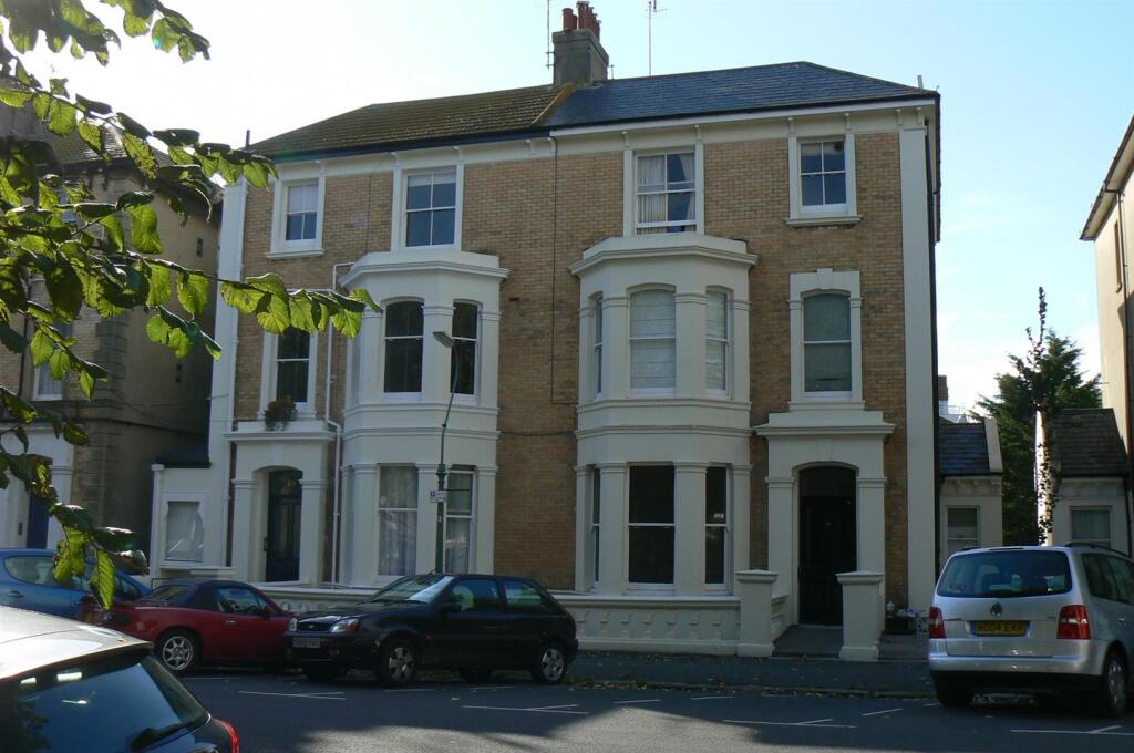 1 bed 1st Floor Flat for rent in Brighton and Hove. From Priors - Hove
