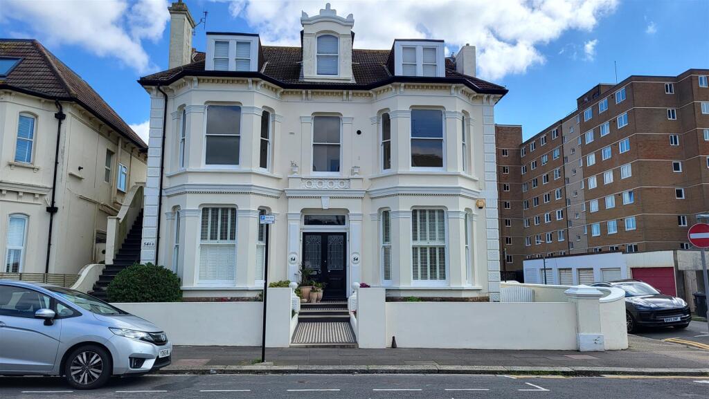 2 bed 1st Floor Flat for rent in Brighton and Hove. From Priors - Hove