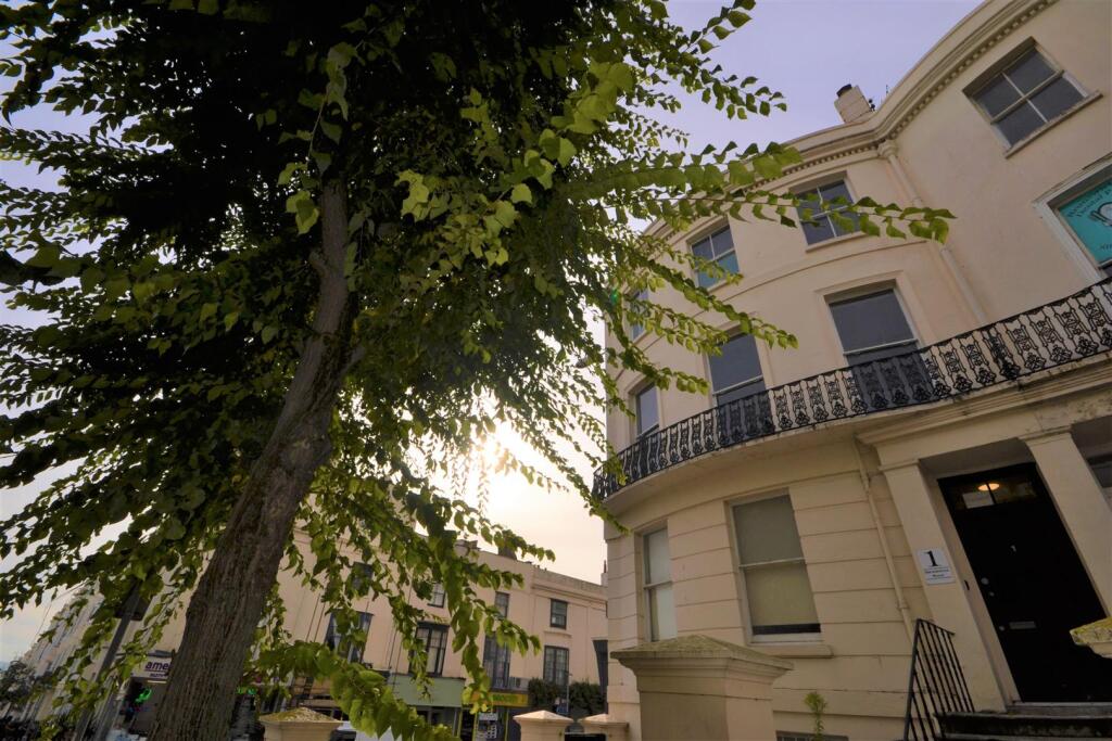 1 bed 1st Floor Flat for rent in Brighton and Hove. From Priors - Hove
