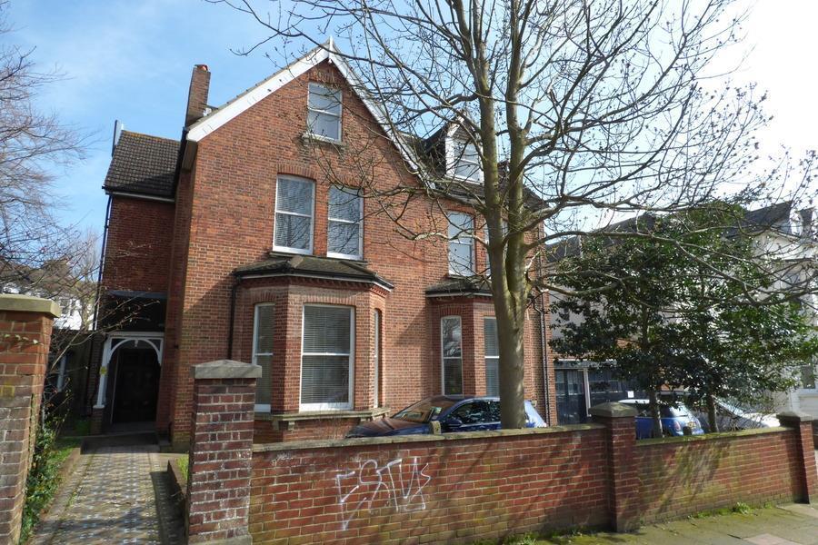 2 bed 1st Floor Flat for rent in Brighton and Hove. From Priors - Hove 2 bed 1st Floor Flat for rent in Brighton and Hove. From Priors - Hove