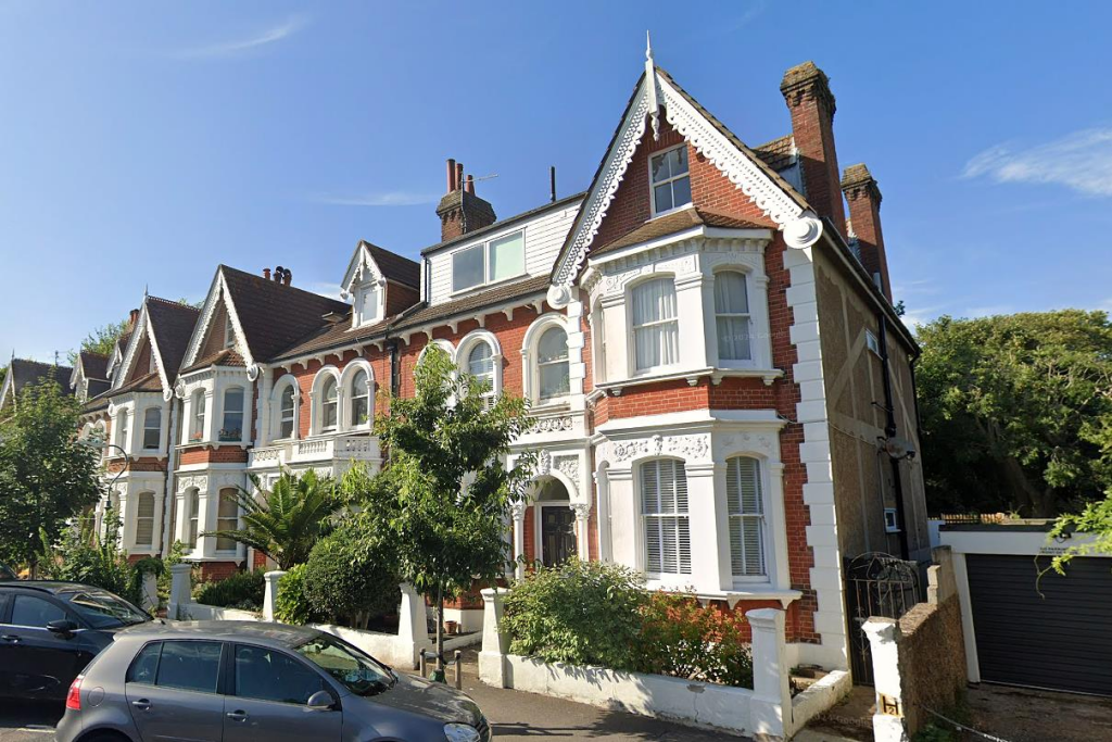 2 bed 1st Floor Flat for rent in Brighton and Hove. From Priors - Hove