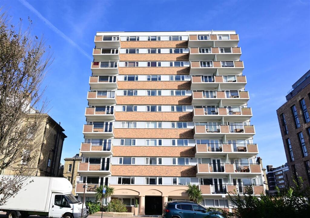 2 bed 1st Floor Flat for rent in Brighton and Hove. From Priors - Hove 2 bed 1st Floor Flat for rent in Brighton and Hove. From Priors - Hove