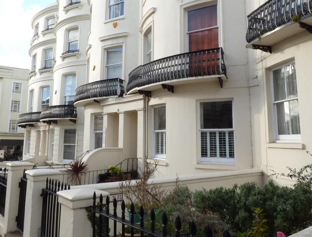 1 bed 1st Floor Flat for rent in Brighton and Hove. From Priors - Hove