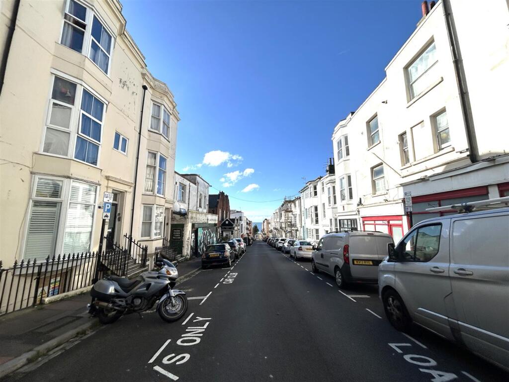 1 bed 1st Floor Flat for rent in Brighton and Hove. From Priors - Hove 1 bed 1st Floor Flat for rent in Brighton and Hove. From Priors - Hove