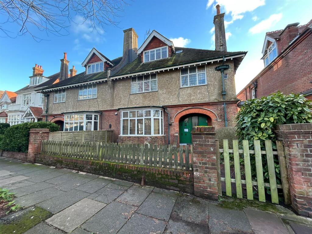 1 bed 1st Floor Flat for rent in Brighton and Hove. From Priors - Hove