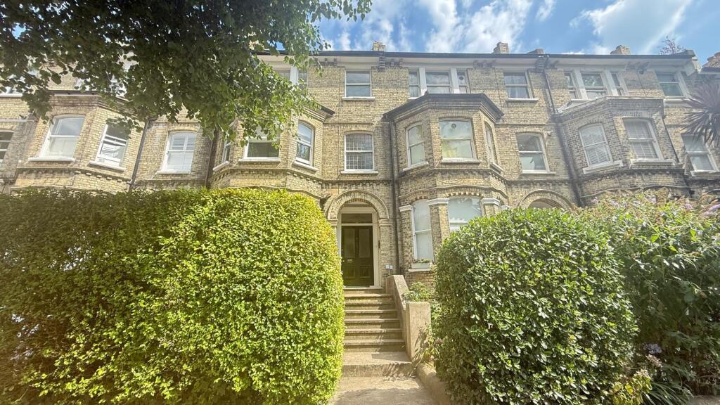 4 bed 1st Floor Flat for rent in Brighton and Hove. From Priors - Hove
