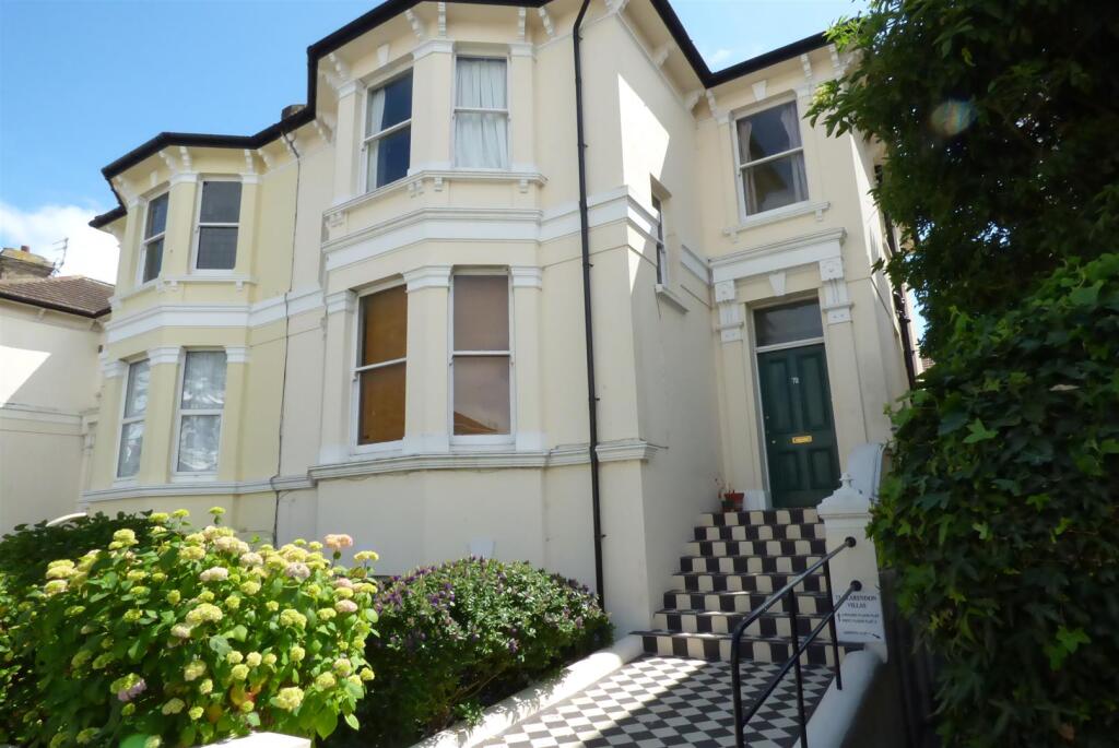 1 bed 1st Floor Flat for rent in Brighton and Hove. From Priors - Hove