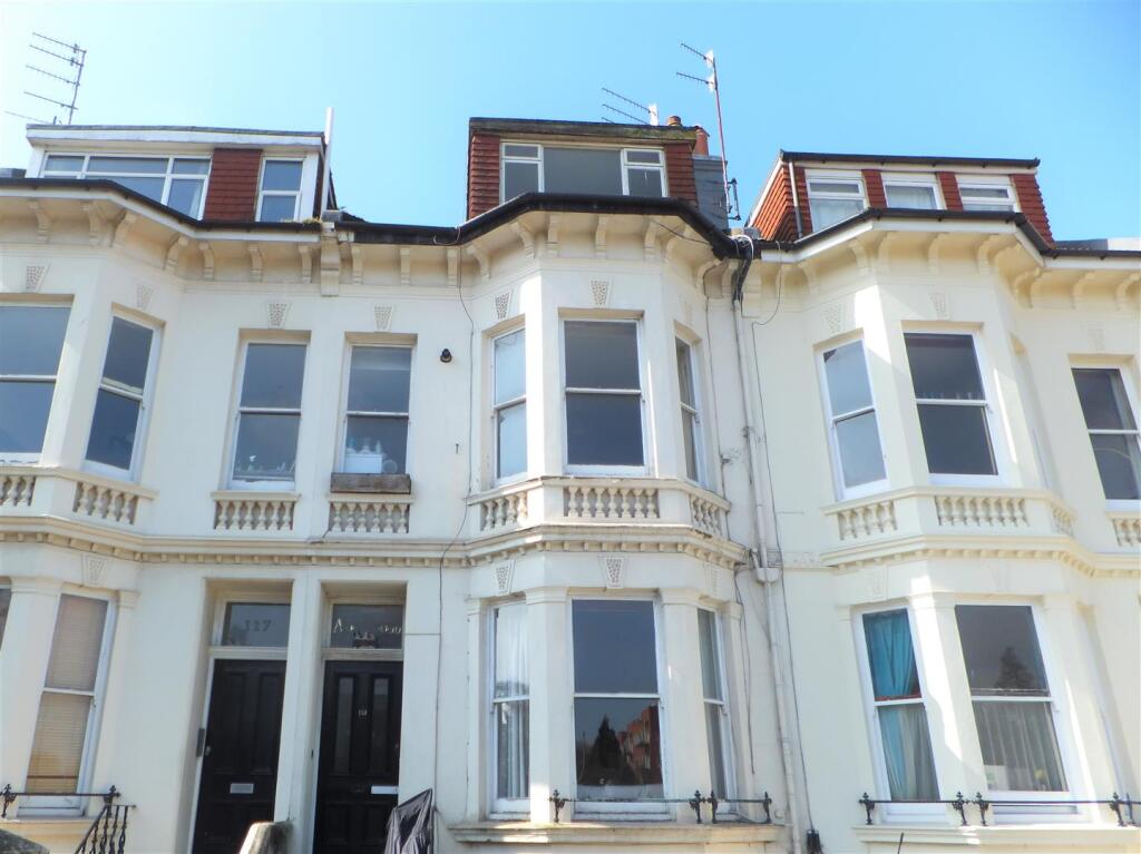 1 bed 1st Floor Flat for rent in Brighton and Hove. From Priors - Hove