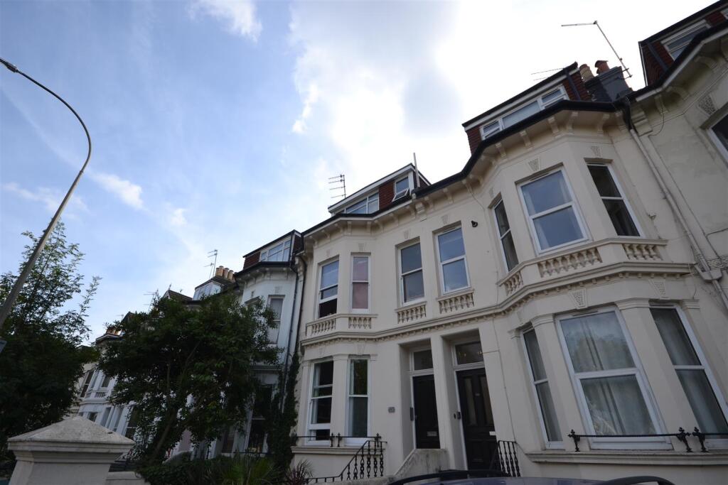 2 bed 1st Floor Flat for rent in Brighton and Hove. From Priors - Hove