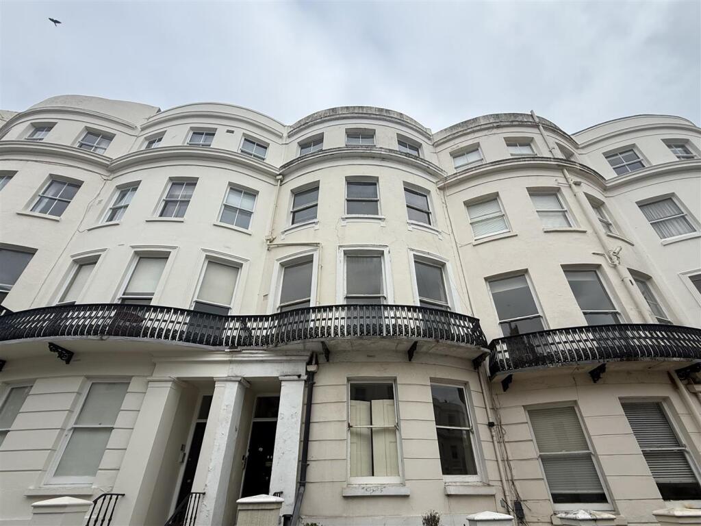 1 bed 1st Floor Flat for rent in Brighton and Hove. From Priors - Hove