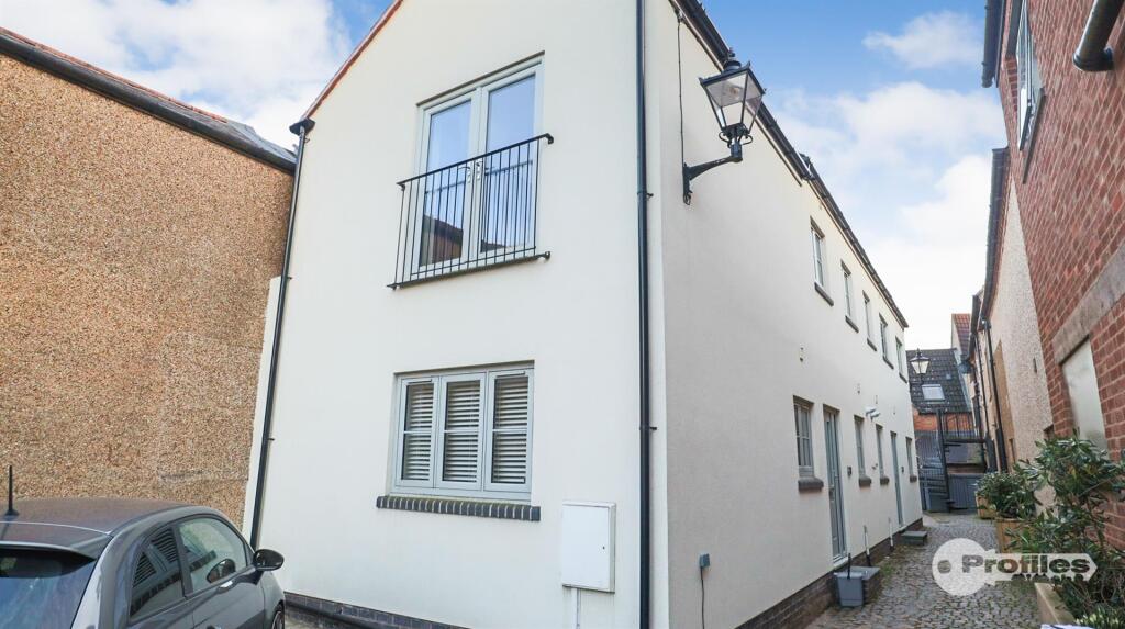 2 bed Town House for rent in Hinckley. From Profiles Estate Agents - Hinckley