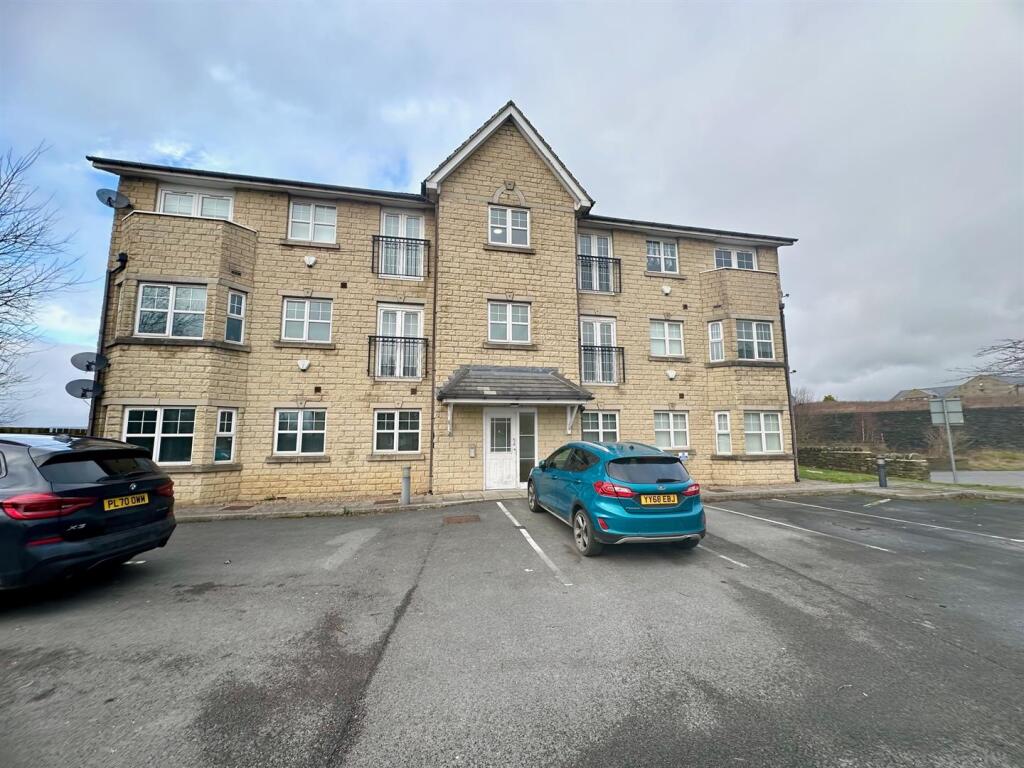 2 bed 1st Floor Flat for rent in Stump Cross. From Property @ Kemp and Co - Halifax