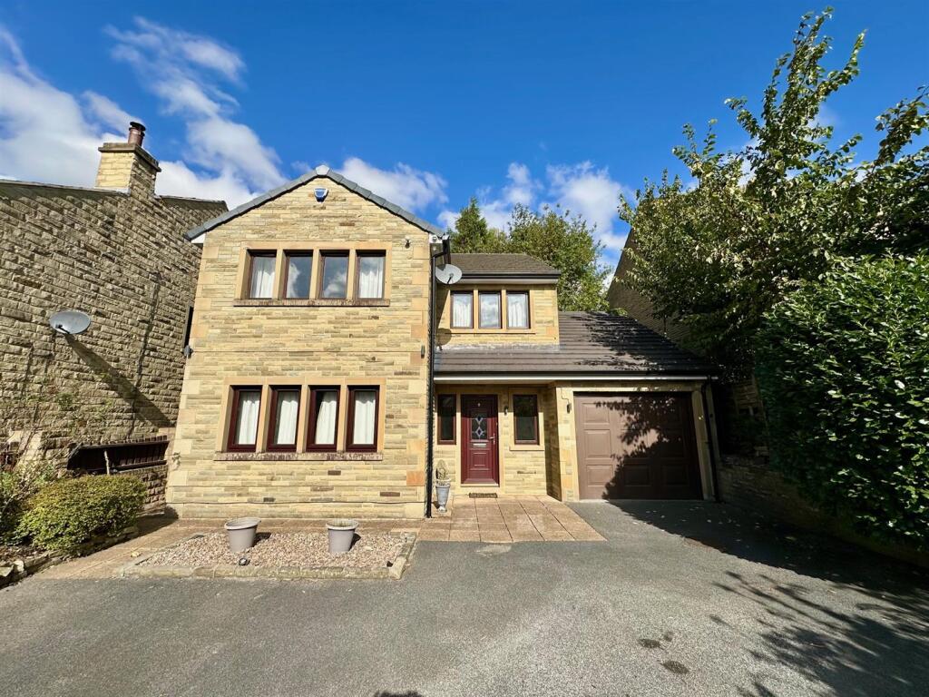 4 bed Detached for rent in Halifax. From Property @ Kemp and Co - Halifax