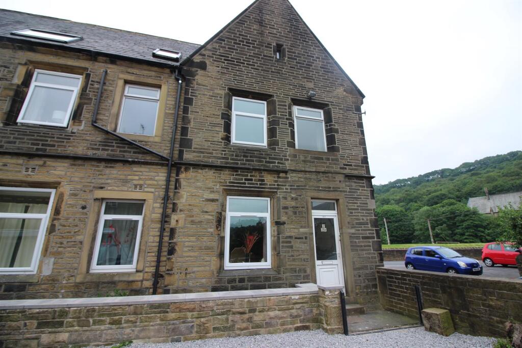 4 bed 1st Floor Flat for rent in Stump Cross. From Property @ Kemp and Co - Halifax 4 bed 1st Floor Flat for rent in Stump Cross. From Property @ Kemp and Co - Halifax
