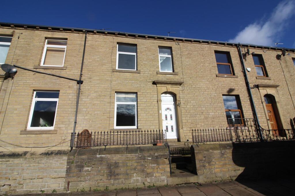 4 bed Mid Terraced House for rent in Halifax. From Property @ Kemp and Co - Halifax 4 bed Mid Terraced House for rent in Halifax. From Property @ Kemp and Co - Halifax