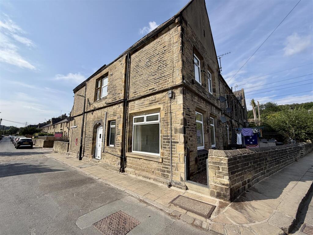 2 bed 1st Floor Flat for rent in Halifax. From Property @ Kemp and Co - Halifax 2 bed 1st Floor Flat for rent in Halifax. From Property @ Kemp and Co - Halifax