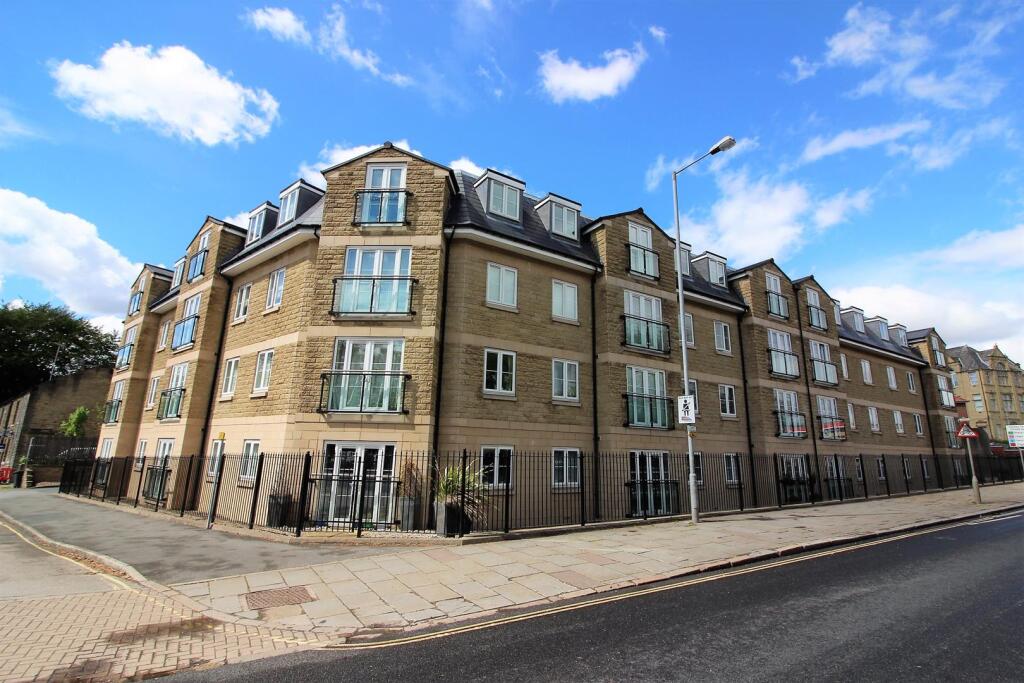 2 bed 1st Floor Flat for rent in Halifax. From Property @ Kemp and Co - Halifax 2 bed 1st Floor Flat for rent in Halifax. From Property @ Kemp and Co - Halifax