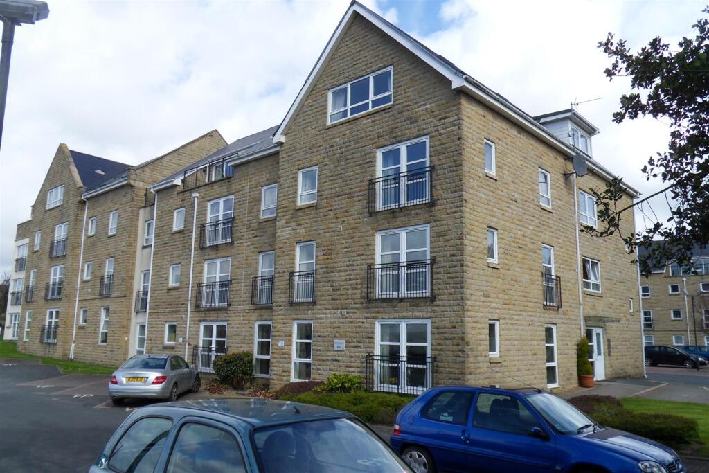 4 bed Studio for rent in Halifax. From Property @ Kemp and Co - Halifax