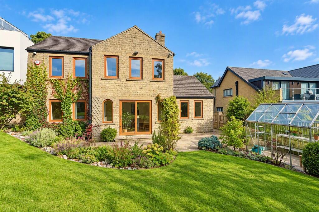 4 bed Detached for rent in Halifax. From Property @ Kemp and Co - Halifax 4 bed Detached for rent in Halifax. From Property @ Kemp and Co - Halifax