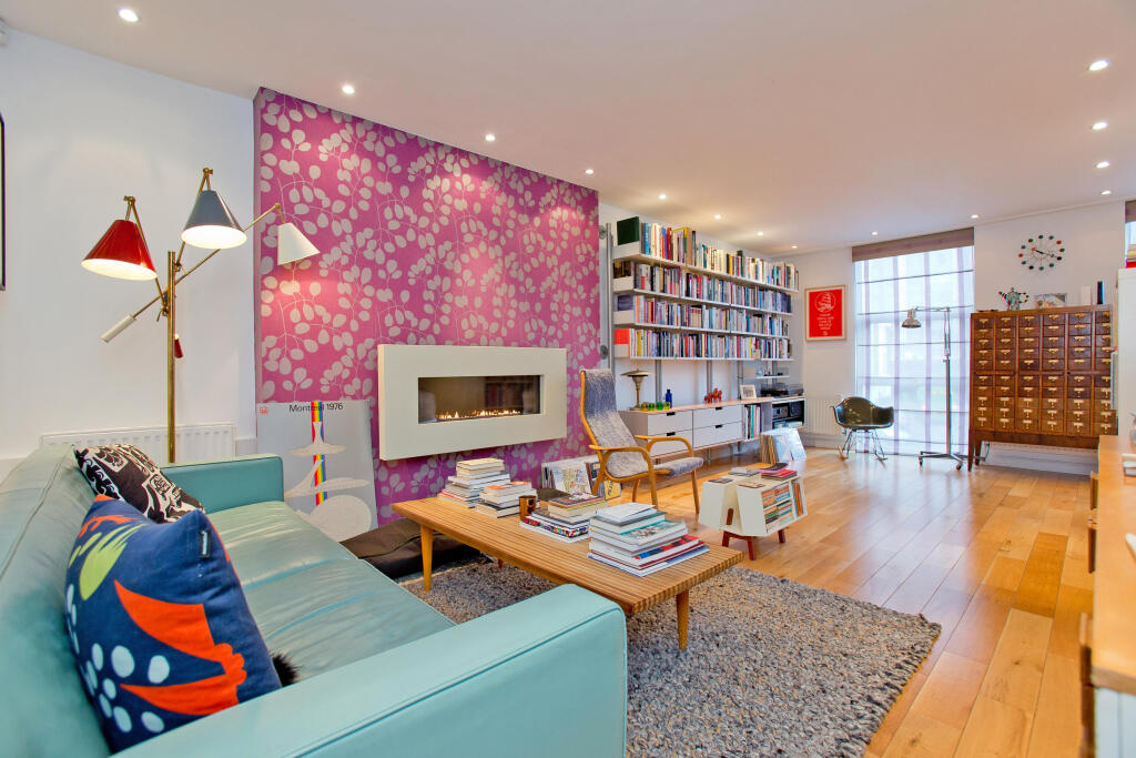 4 bed Mid Terraced House for rent in London. From Property Divas Ltd - London