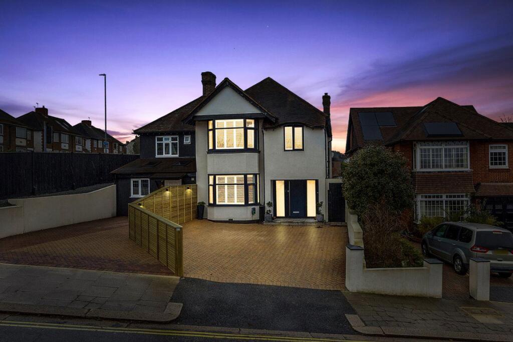 4 bed Detached for rent in Portslade-by-Sea. From Property Plus Lettings - Hove