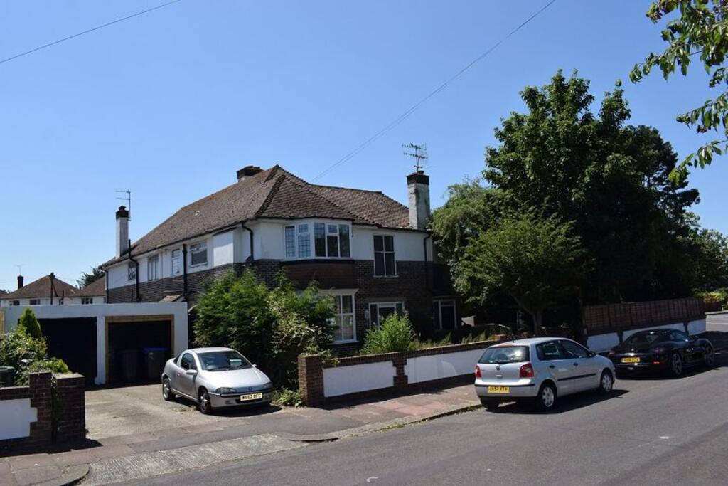 3 bed 1st Floor Flat for rent in Findon. From Property Plus Lettings - Hove