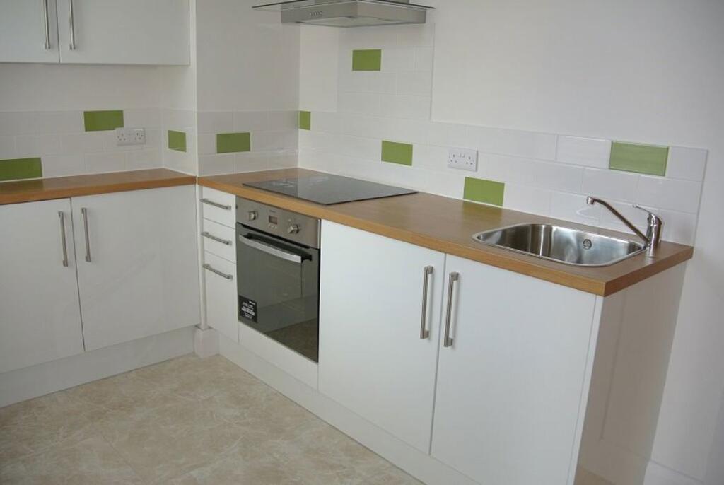 4 bed Studio for rent in Portslade-by-Sea. From Property Plus Lettings - Hove