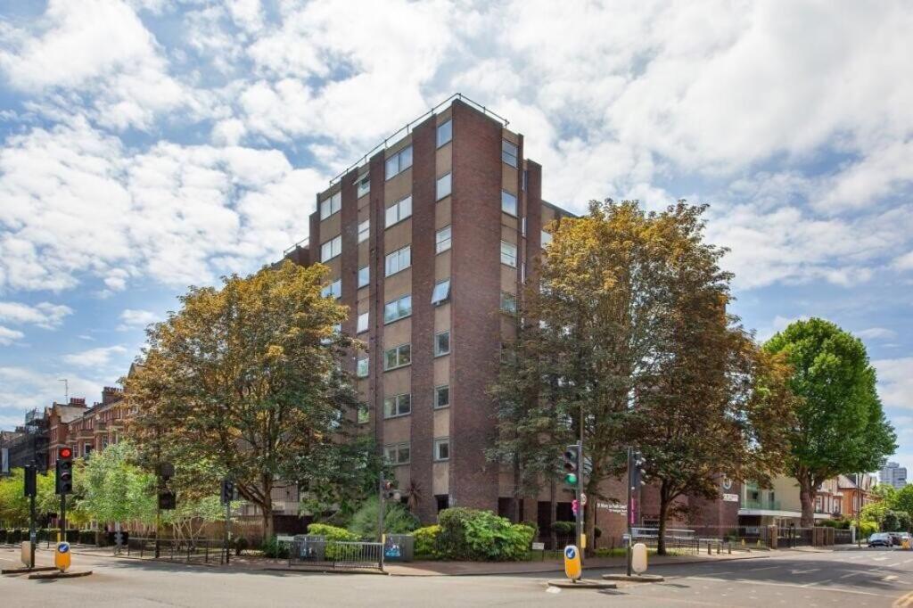 2 bed 1st Floor Flat for rent in Battersea. From Property Plus Lettings - Hove 2 bed 1st Floor Flat for rent in Battersea. From Property Plus Lettings - Hove