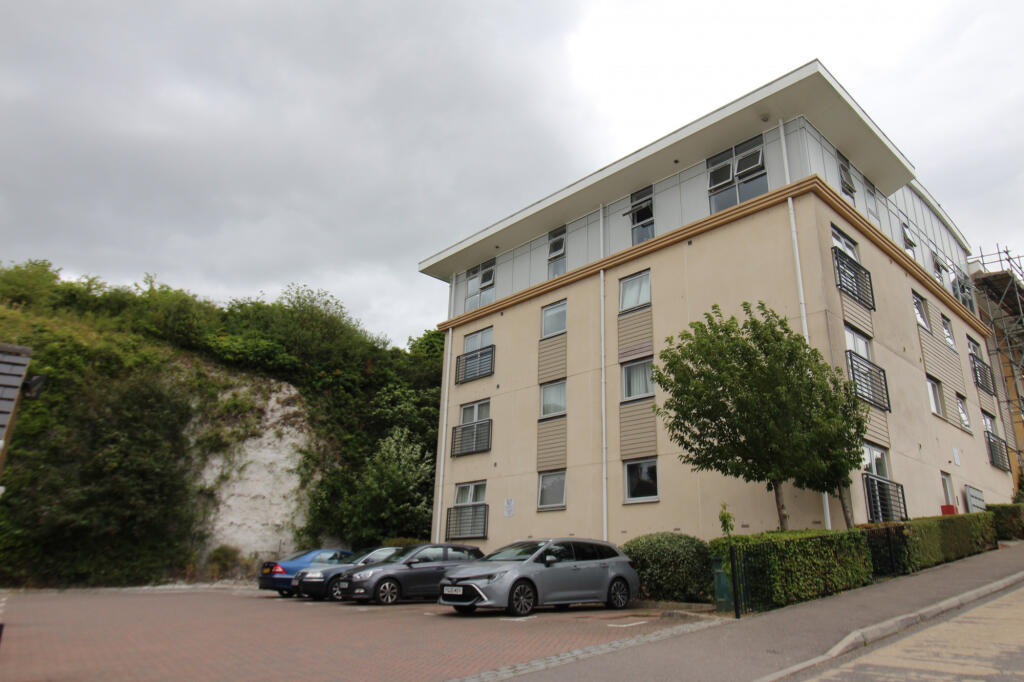 1 bed 1st Floor Flat for rent in Blue Bell Hill. From Purpleproperty - Gillingham
