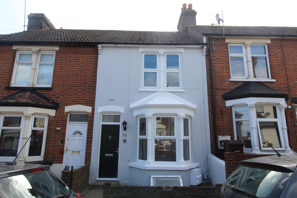 3 bed Mid Terraced House for rent in Gillingham. From Purpleproperty - Gillingham