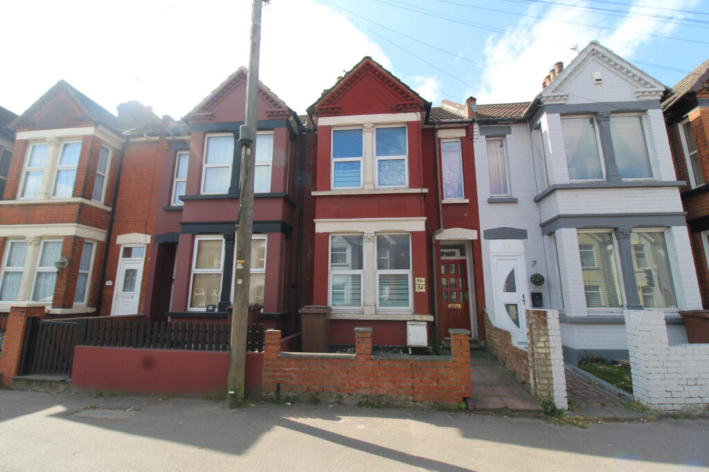 1 bed 1st Floor Flat for rent in Blue Bell Hill. From Purpleproperty - Gillingham