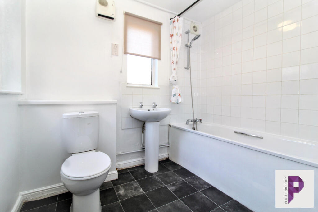 1 bed Mid Terraced House for rent in Chatham. From Purpleproperty - Gillingham