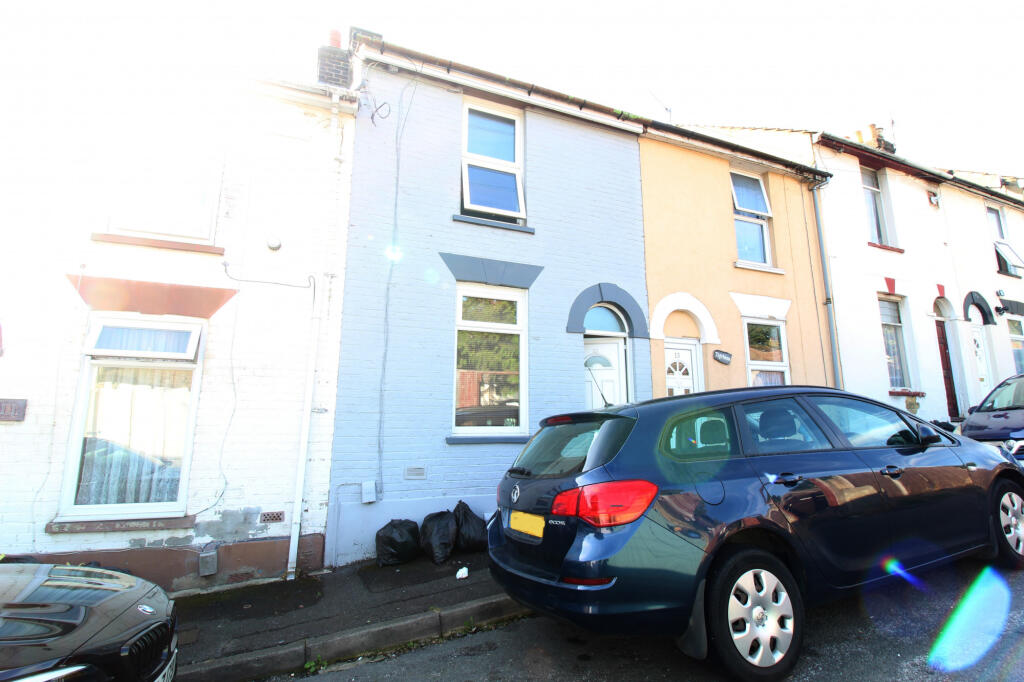 2 bed Mid Terraced House for rent in Chatham. From Purpleproperty - Gillingham